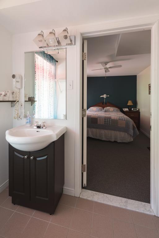 Auberge La Courtepointe Petite-Riviere-Saint-Francois Bilik gambar